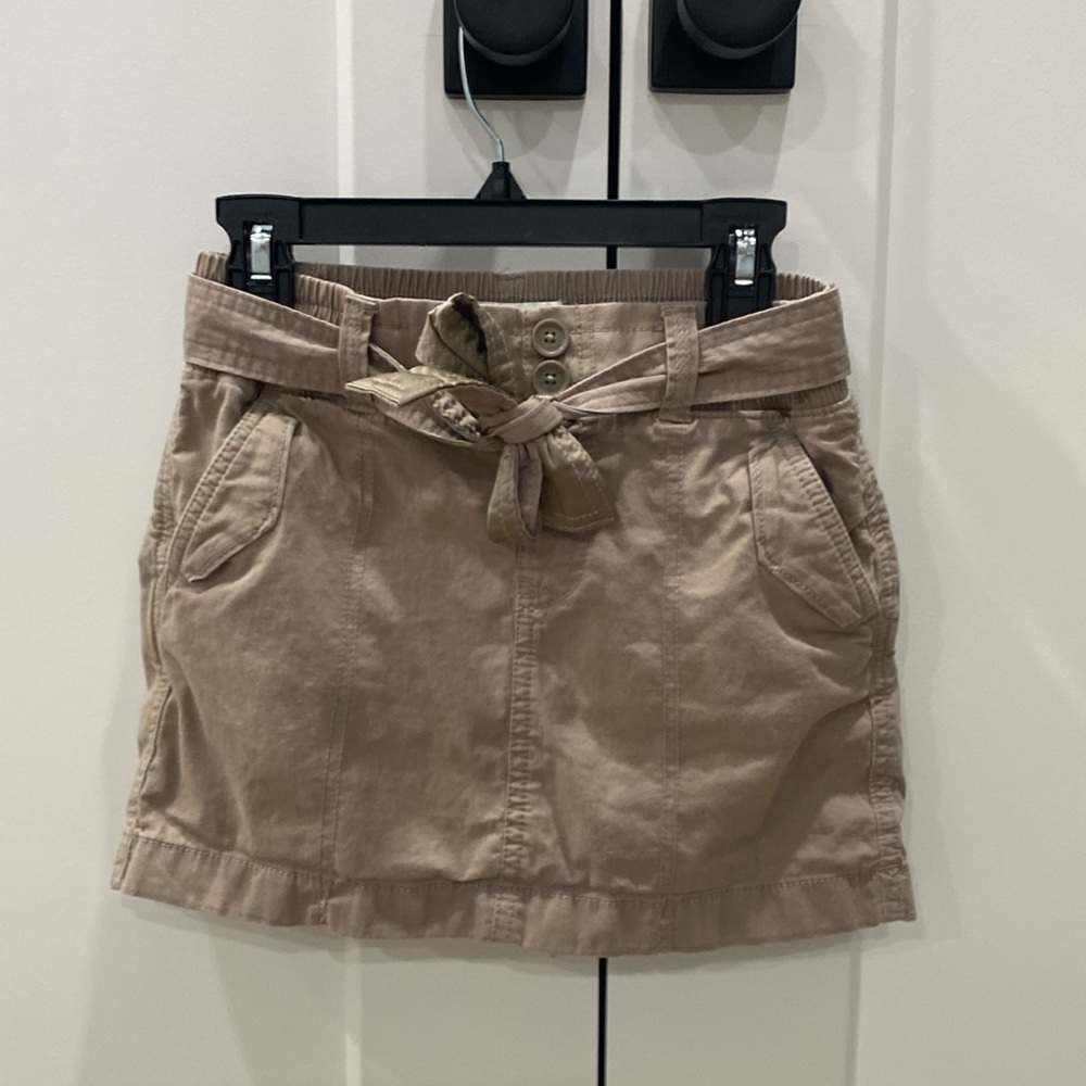 Abercrombie, girls khaki colored skirt skort size 9/10